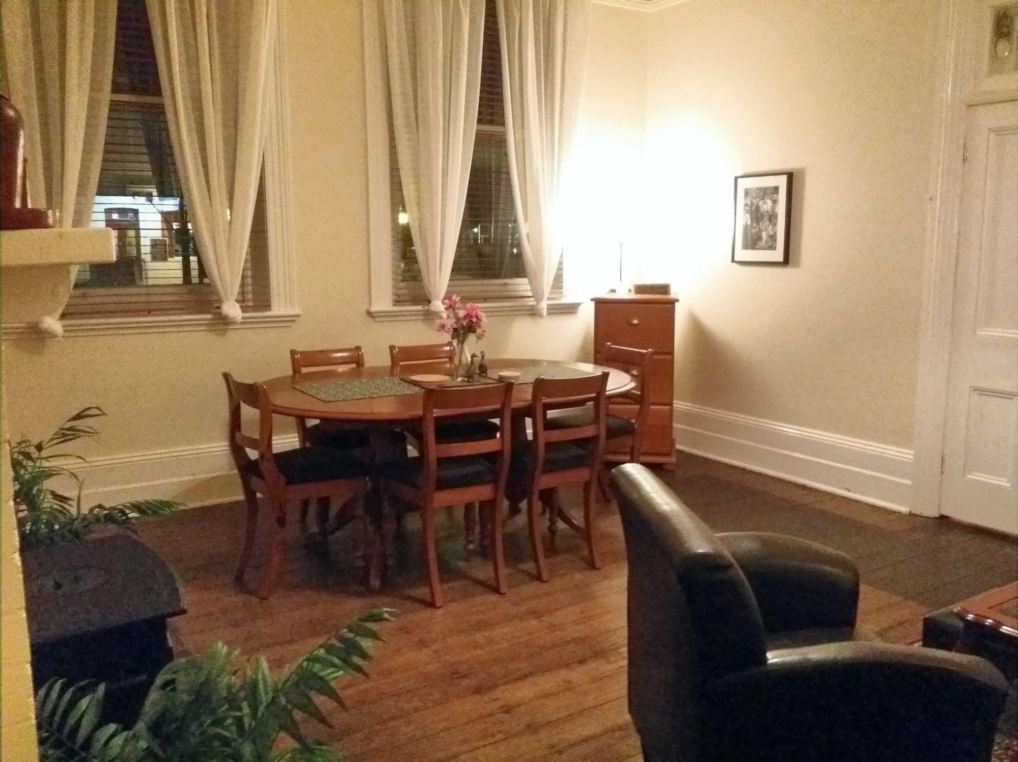 The Bank Guesthouse Glen Innes Esterno foto